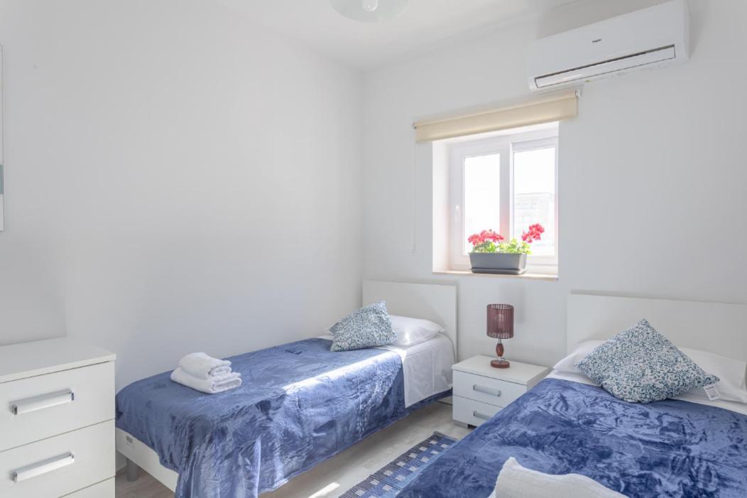 F3 Room 3, Private Room Two Single Beds Shared Bathroom Msida Exterior photo