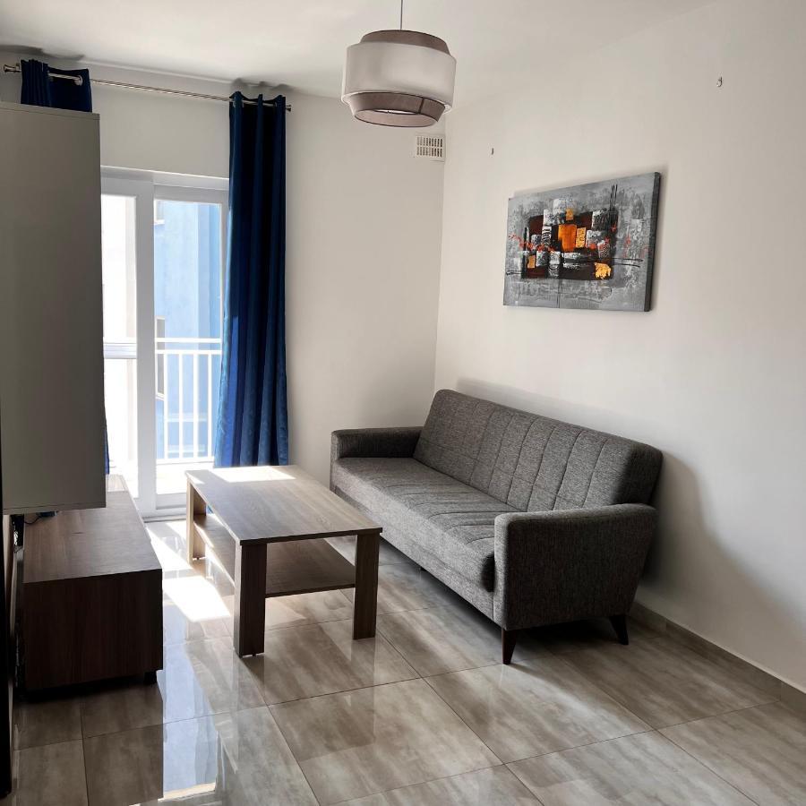 F3 Room 3, Private Room Two Single Beds Shared Bathroom Msida Exterior photo