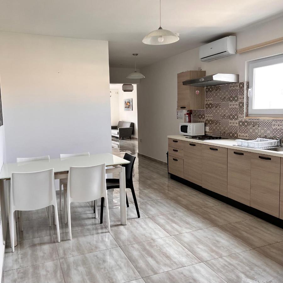 F3 Room 3, Private Room Two Single Beds Shared Bathroom Msida Exterior photo