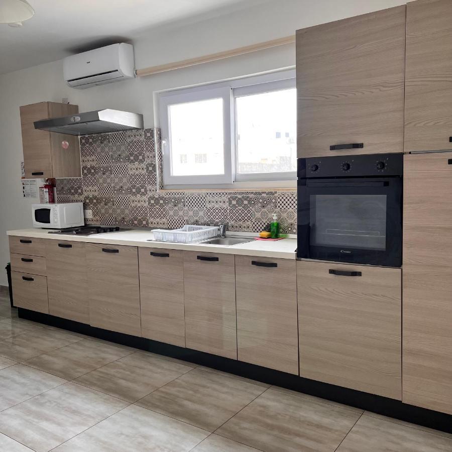F3 Room 3, Private Room Two Single Beds Shared Bathroom Msida Exterior photo